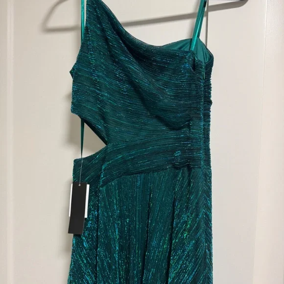 Betsy & Adams Formal Dress - Picture 5 of 11